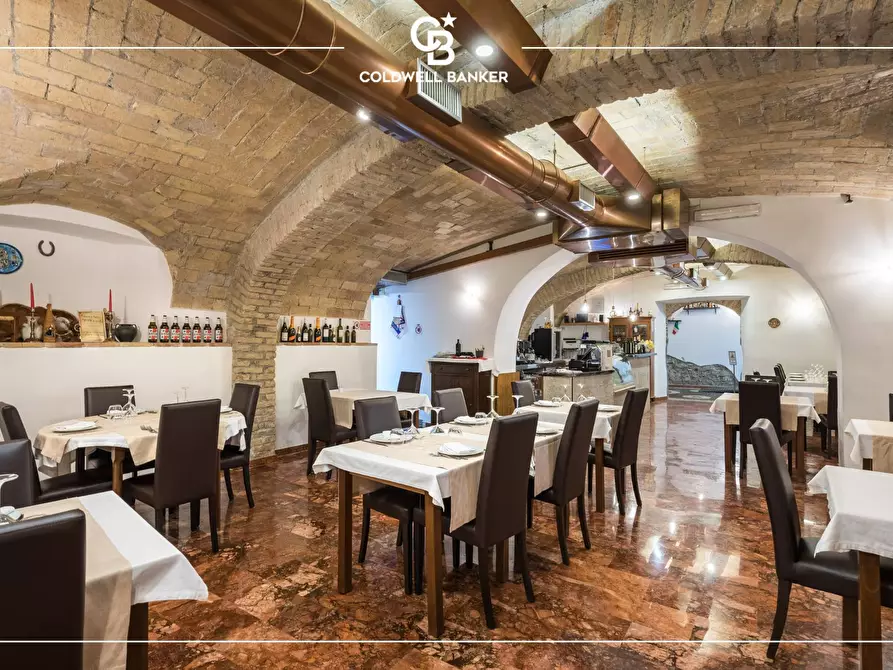 Immagine 1 di Attività commerciale in vendita  in Via Michelangelo Caetani 8 a Frascati