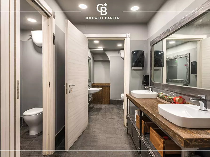 Immagine 11 di Attività commerciale in vendita  in Via Michelangelo Caetani 8 a Frascati