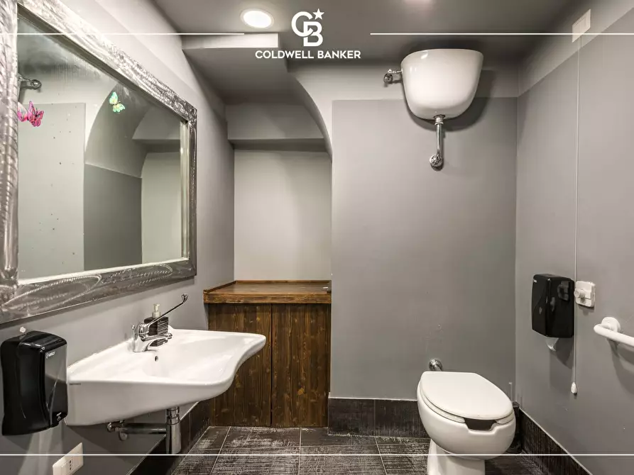 Immagine 12 di Attività commerciale in vendita  in Via Michelangelo Caetani 8 a Frascati