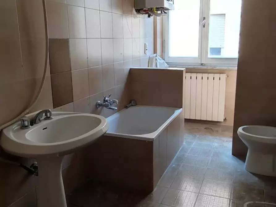 Immagine 8 di Appartamento in vendita  in via Bovio a Cattolica