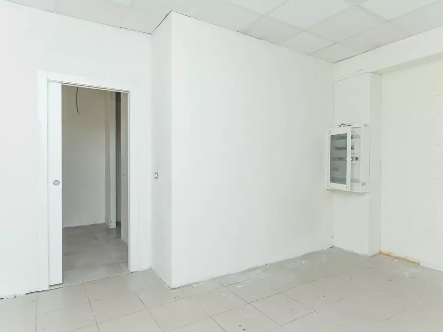 Immagine 9 di Locale commerciale in affitto  in Corso Cavour 86/88 a Foligno