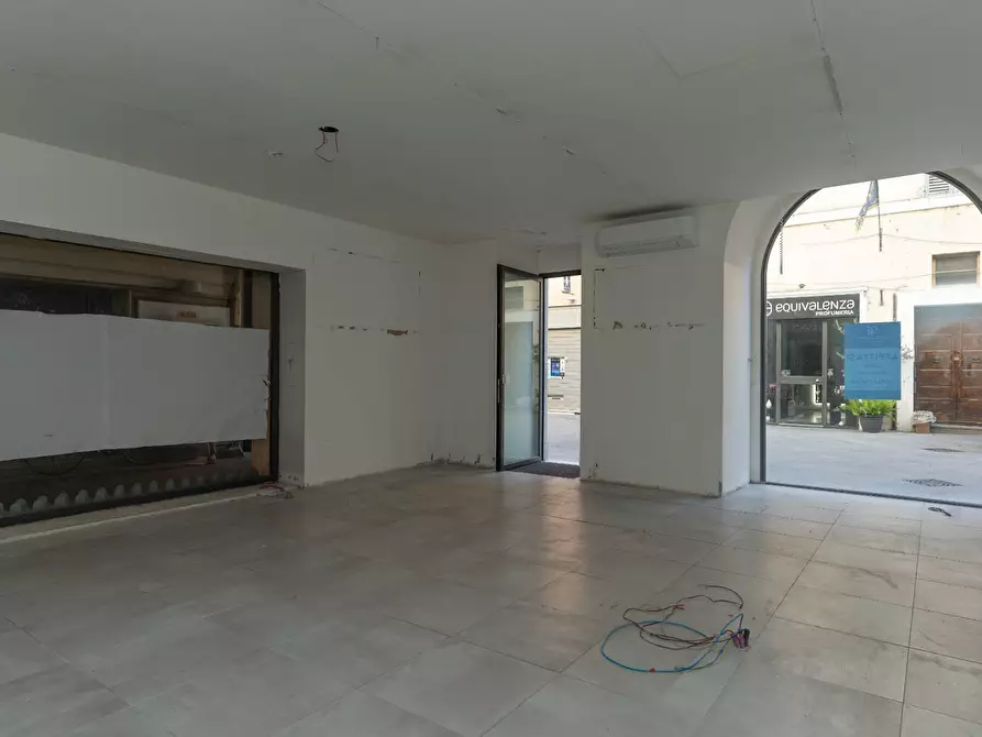 Immagine 5 di Locale commerciale in affitto  in Corso Cavour 86/88 a Foligno