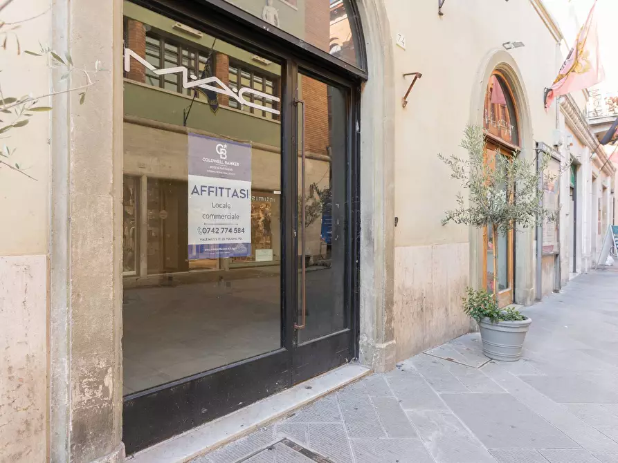 Immagine 2 di Locale commerciale in affitto  in Corso Cavour 74 a Foligno