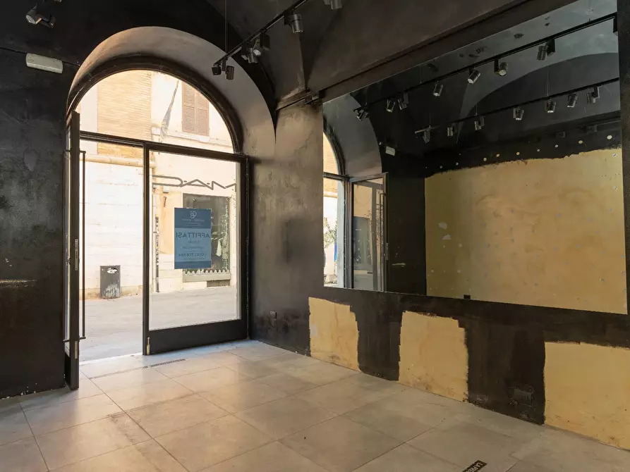 Immagine 4 di Locale commerciale in affitto  in Corso Cavour 74 a Foligno