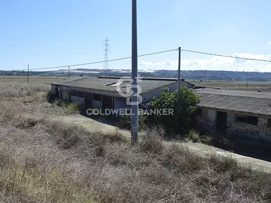 Immagine 5 di Locale commerciale in vendita  in Contrada Robavecchia a Catania