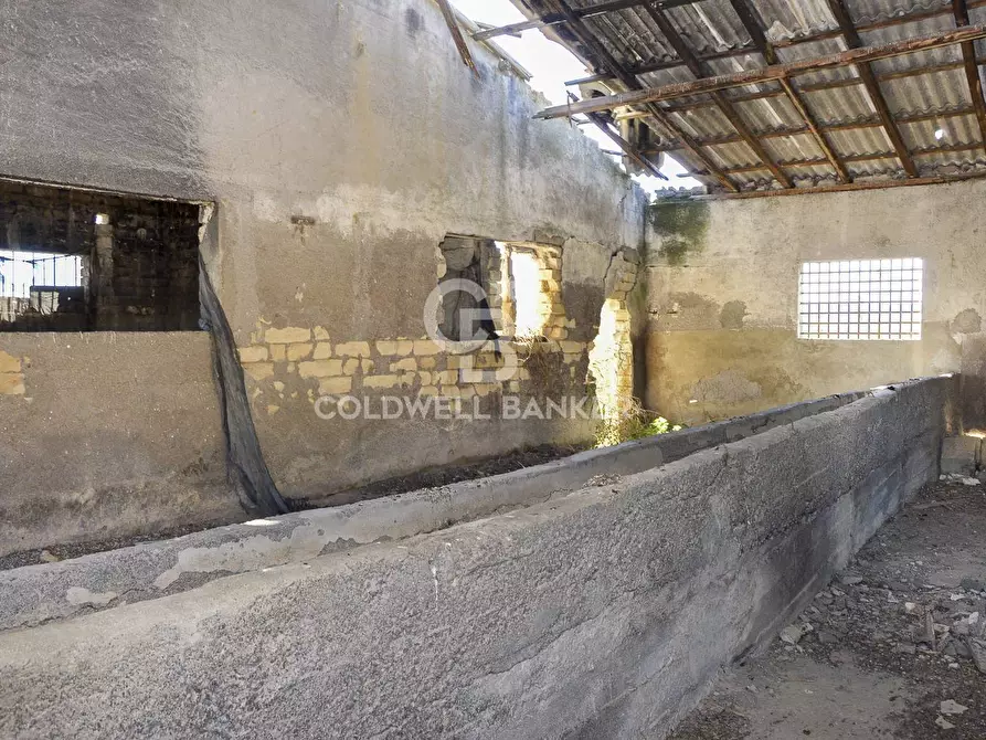 Immagine 16 di Locale commerciale in vendita  in Contrada Robavecchia a Catania