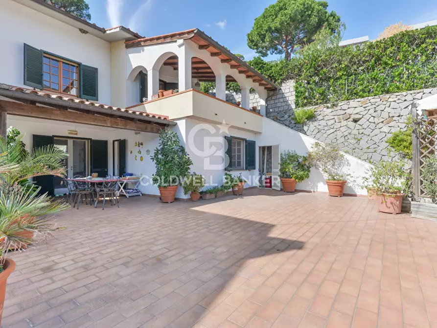 Immagine 3 di Villa in vendita  in Via della Costa a Campo Nell'elba