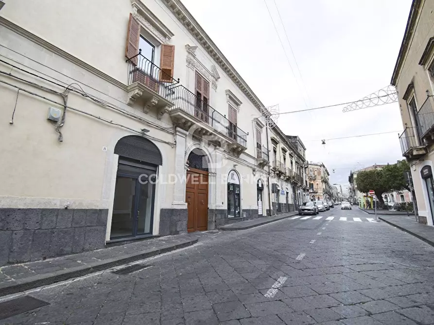 Immagine 9 di Locale commerciale in affitto  in Corso Savoia 79 a Acireale