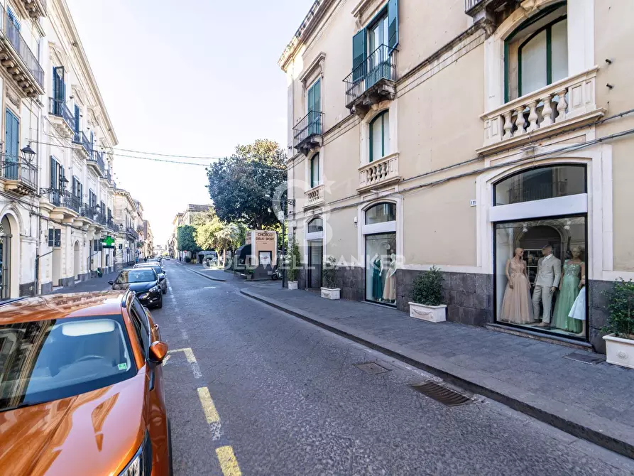 Immagine 10 di Locale commerciale in affitto  in corso umberto I 167 - 169 - 171 a Acireale