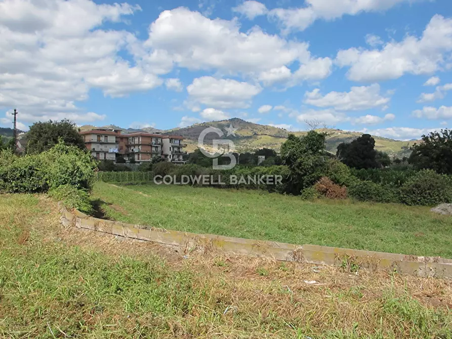 Immagine 11 di Locale commerciale in vendita  in via Badalà 31 a Fiumefreddo Di Sicilia