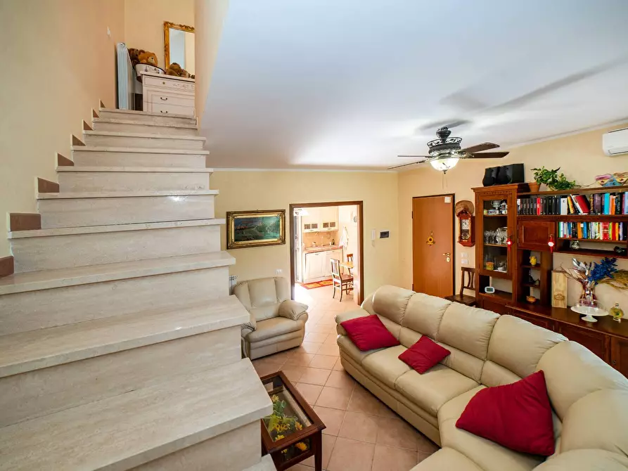 Immagine 30 di Villa in vendita  in Via Dei Ricciari a Roma