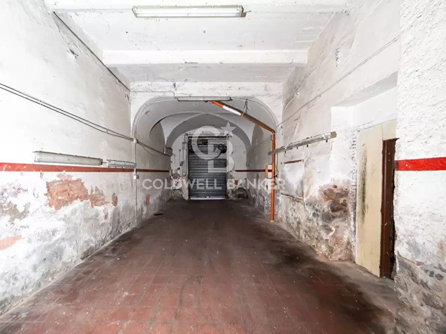 Immagine 19 di Locale commerciale in vendita  in Via De Branca 24-28-30 a Catania