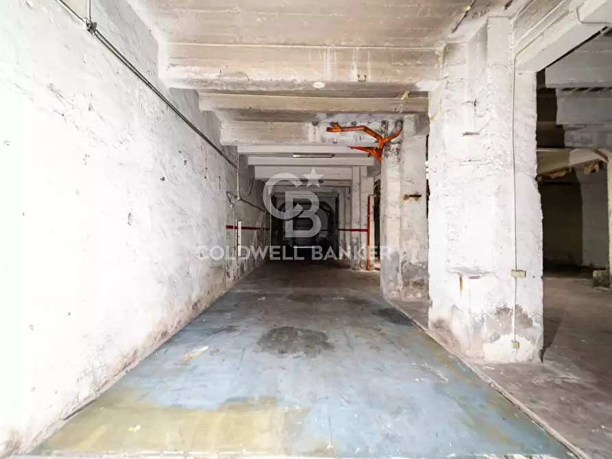 Immagine 18 di Locale commerciale in vendita  in Via De Branca 24-28-30 a Catania