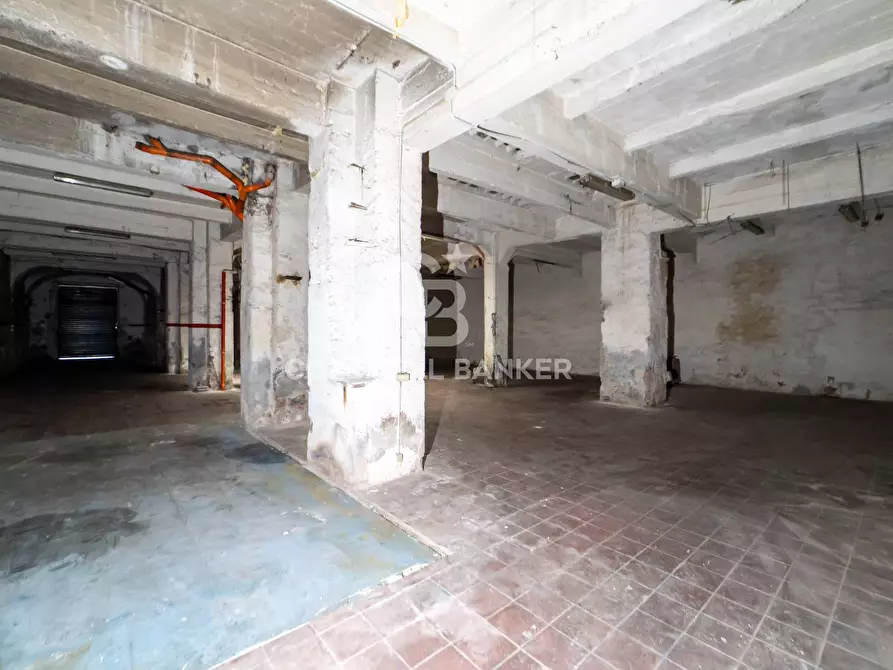 Immagine 15 di Locale commerciale in vendita  in Via De Branca 24-28-30 a Catania