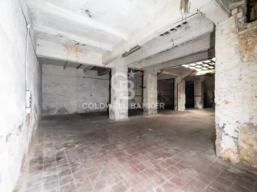 Immagine 14 di Locale commerciale in vendita  in Via De Branca 24-28-30 a Catania