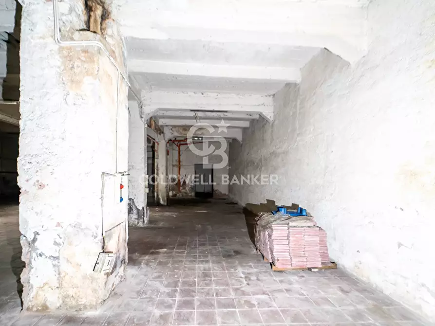 Immagine 16 di Locale commerciale in vendita  in Via De Branca 24-28-30 a Catania