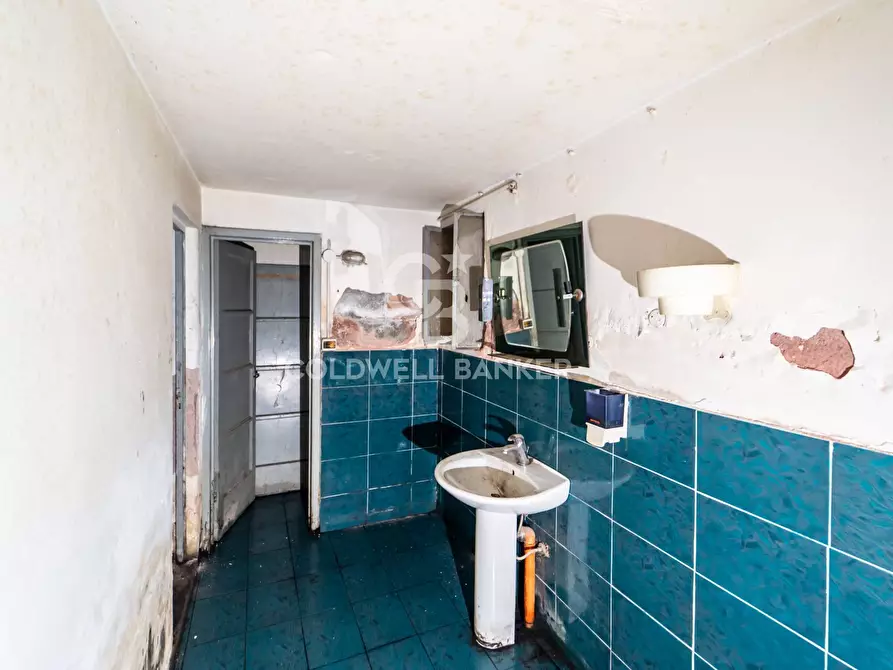 Immagine 24 di Locale commerciale in vendita  in Via De Branca 24-28-30 a Catania