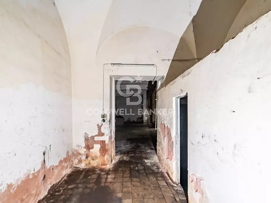 Immagine 22 di Locale commerciale in vendita  in Via De Branca 24-28-30 a Catania