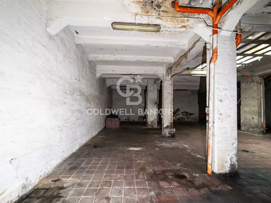 Immagine 20 di Locale commerciale in vendita  in Via De Branca 24-28-30 a Catania