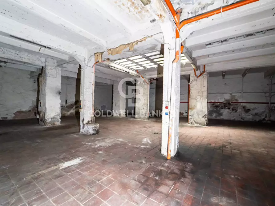 Immagine 11 di Locale commerciale in vendita  in Via De Branca 24-28-30 a Catania