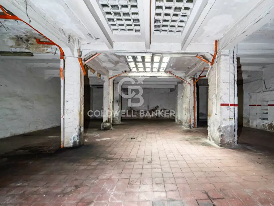 Immagine 12 di Locale commerciale in vendita  in Via De Branca 24-28-30 a Catania