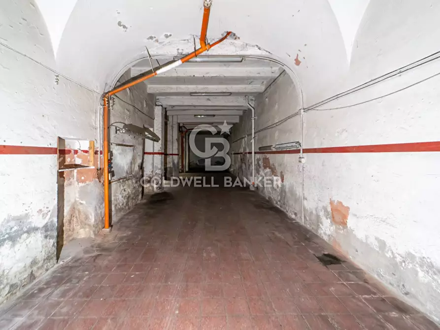 Immagine 21 di Locale commerciale in vendita  in Via De Branca 24-28-30 a Catania