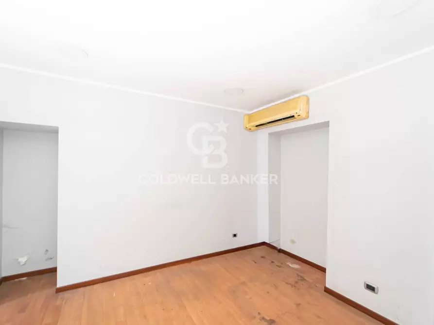 Immagine 6 di Locale commerciale in vendita  in Via De Branca 24-28-30 a Catania