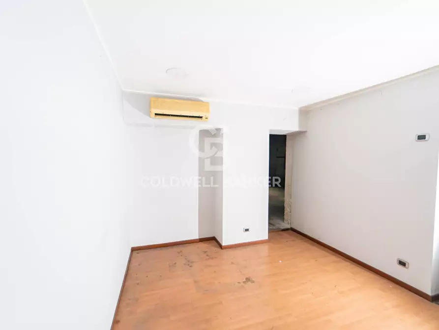 Immagine 9 di Locale commerciale in vendita  in Via De Branca 24-28-30 a Catania