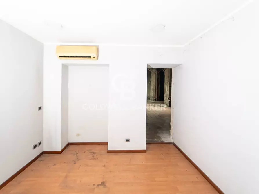 Immagine 10 di Locale commerciale in vendita  in Via De Branca 24-28-30 a Catania