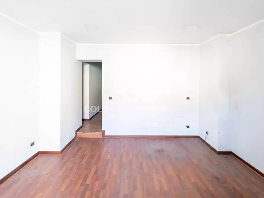 Immagine 5 di Locale commerciale in vendita  in Via De Branca 24-28-30 a Catania