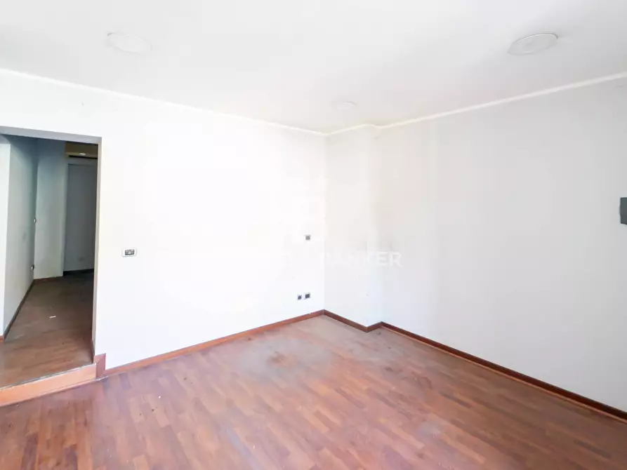 Immagine 4 di Locale commerciale in vendita  in Via De Branca 24-28-30 a Catania