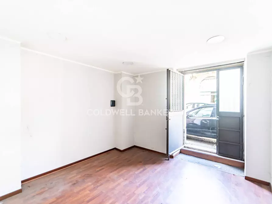 Immagine 2 di Locale commerciale in vendita  in Via De Branca 24-28-30 a Catania