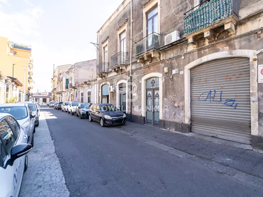 Immagine 29 di Locale commerciale in vendita  in Via De Branca 24-28-30 a Catania