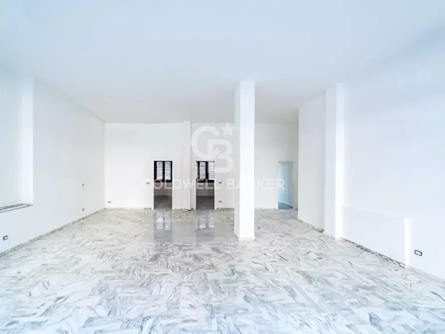 Immagine 5 di Locale commerciale in affitto  in Via Felice Paradiso 20-22 a Acireale