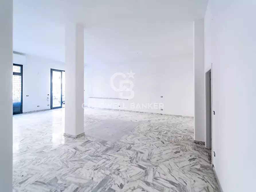 Immagine 3 di Locale commerciale in affitto  in Via Felice Paradiso 20-22 a Acireale