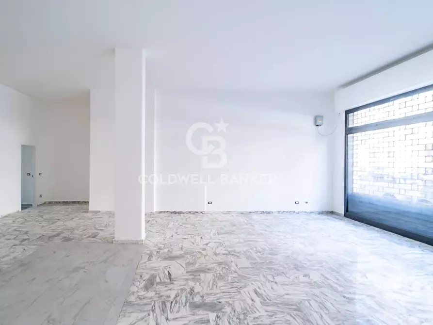 Immagine 4 di Locale commerciale in affitto  in Via Felice Paradiso 20-22 a Acireale