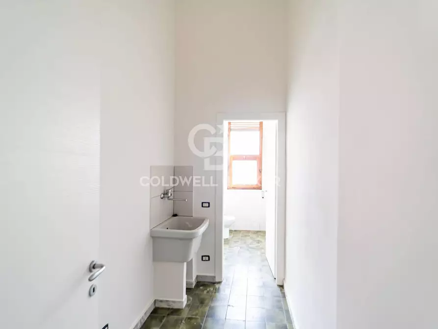 Immagine 11 di Locale commerciale in affitto  in Via Felice Paradiso 20-22 a Acireale