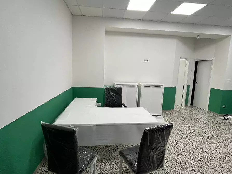 Immagine 2 di Locale commerciale in vendita  in Viale Ancona 55 a Foligno