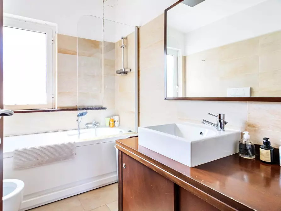 Immagine 16 di Appartamento in vendita  in Via Santa Giovanna Elisabetta 66 a Roma