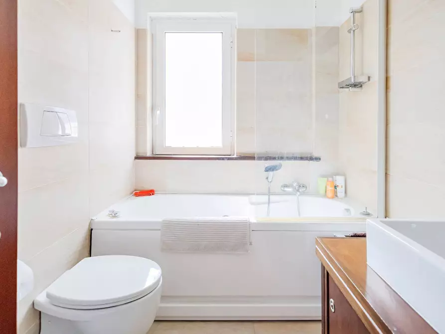 Immagine 17 di Appartamento in vendita  in Via Santa Giovanna Elisabetta 66 a Roma