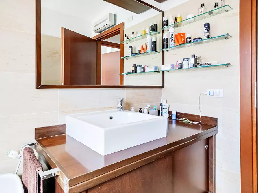 Immagine 19 di Appartamento in vendita  in Via Santa Giovanna Elisabetta 66 a Roma