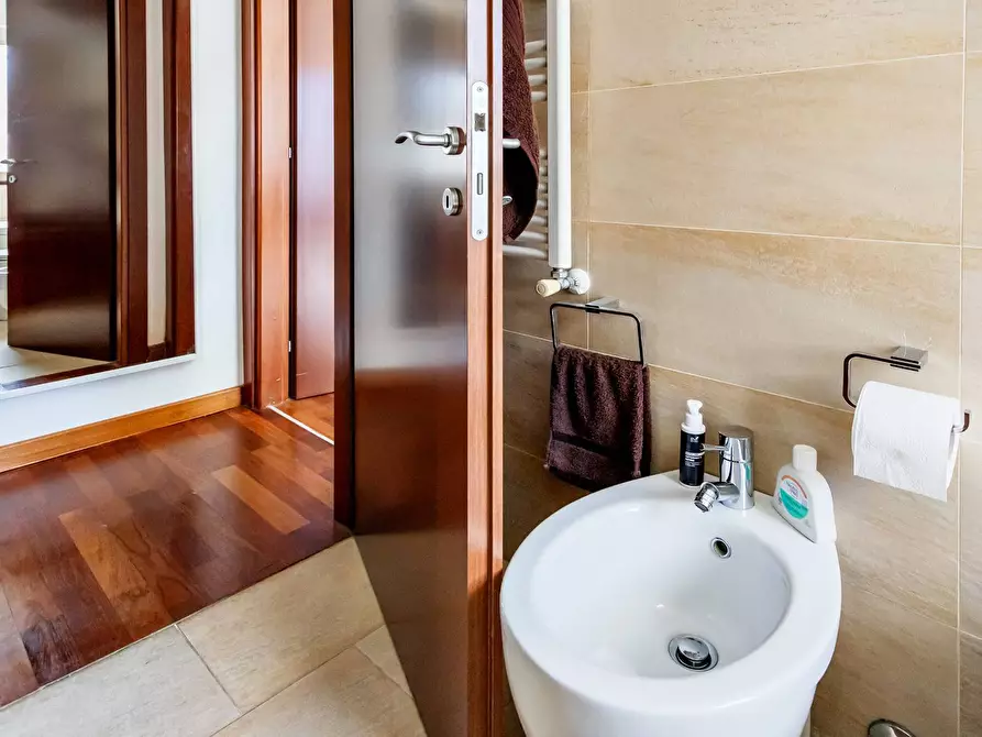 Immagine 9 di Appartamento in vendita  in Via Santa Giovanna Elisabetta 66 a Roma