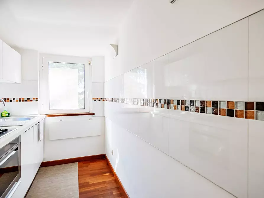 Immagine 2 di Appartamento in vendita  in Via Santa Giovanna Elisabetta 66 a Roma