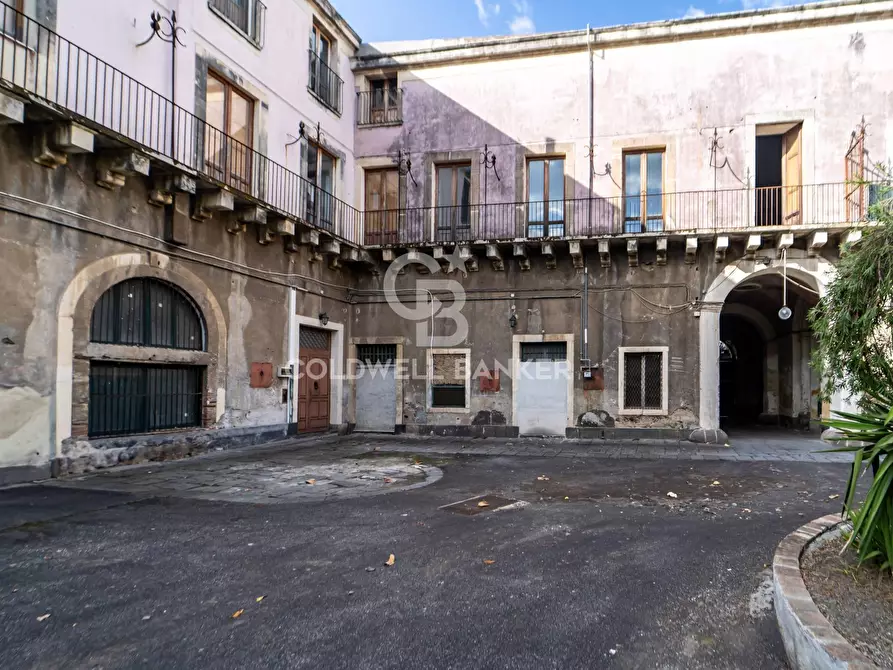 Immagine 56 di Palazzo in vendita  in Corso Savoia 84 a Acireale