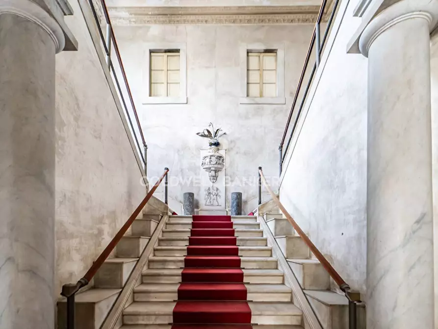 Immagine 49 di Palazzo in vendita  in Corso Savoia 84 a Acireale