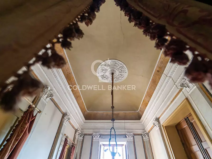 Immagine 37 di Palazzo in vendita  in Corso Savoia 84 a Acireale