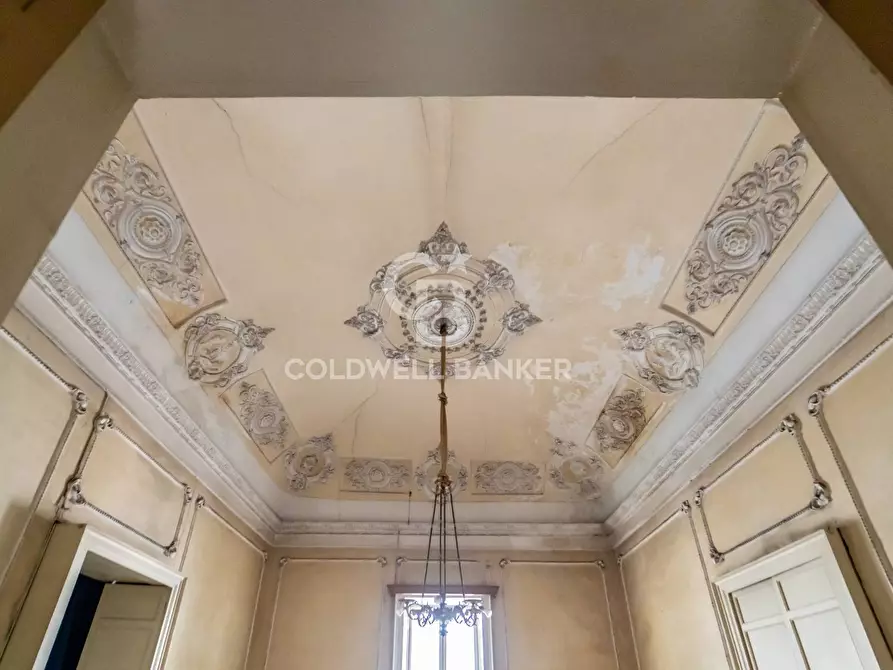 Immagine 34 di Palazzo in vendita  in Corso Savoia 84 a Acireale