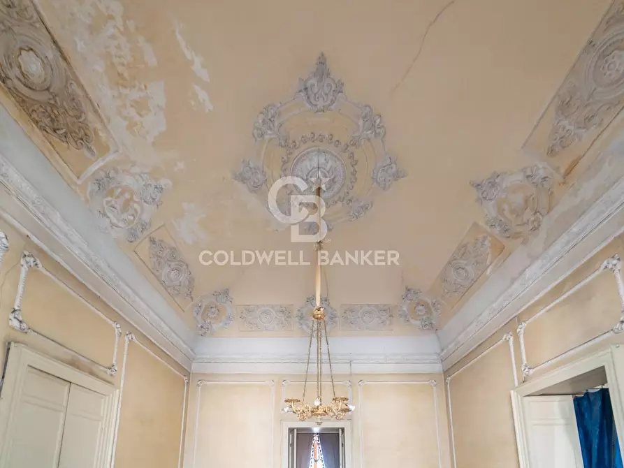 Immagine 31 di Palazzo in vendita  in Corso Savoia 84 a Acireale