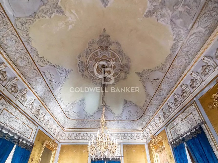 Immagine 16 di Palazzo in vendita  in Corso Savoia 84 a Acireale