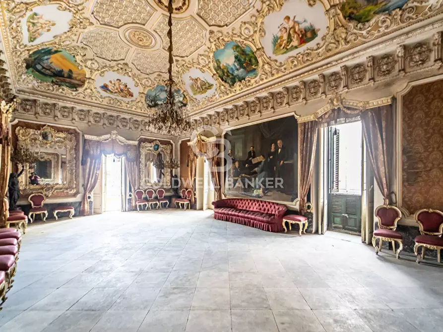 Immagine 8 di Palazzo in vendita  in Corso Savoia 84 a Acireale
